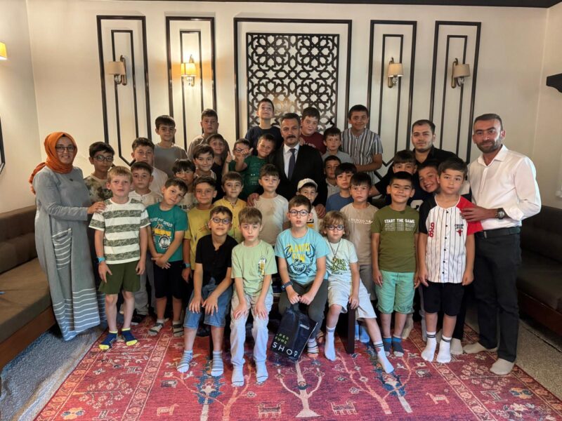 Başkan Pilavcı’dan Umre Hediyesi